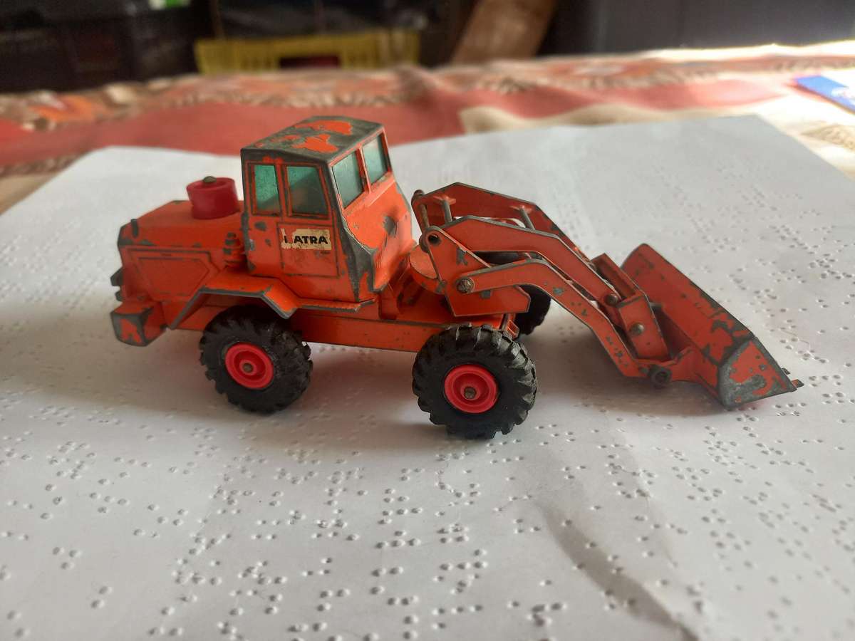 Lesney Matchbox King size Hatra tractor shovel