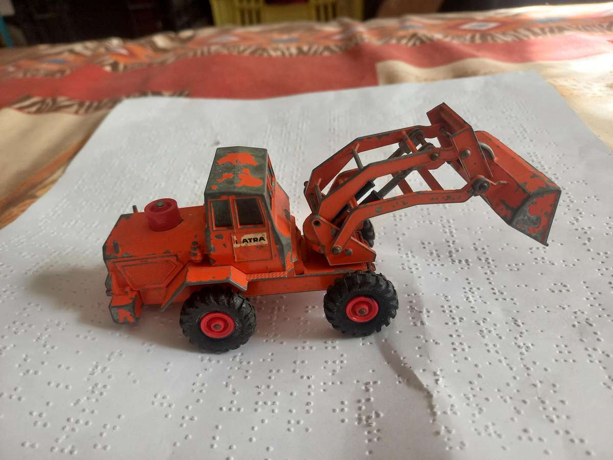 Lesney Matchbox King size Hatra tractor shovel