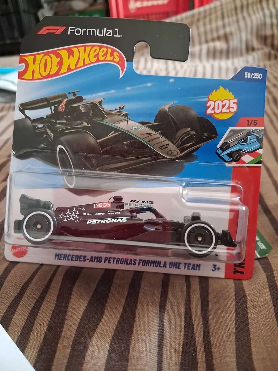 Hotwheels F1 Mercedes-AMG Petronas Formula one team