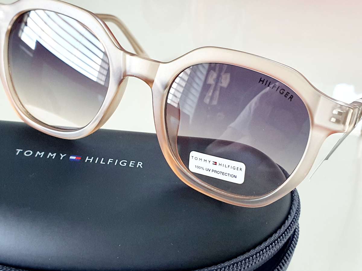AUTHENTIC TOMMY HILFIGER - 100% UV GRADIENT  SUNGLASSES