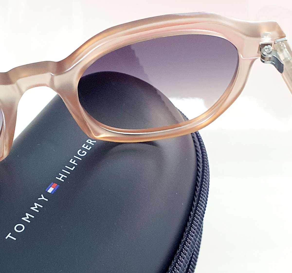 AUTHENTIC TOMMY HILFIGER - 100% UV GRADIENT  SUNGLASSES