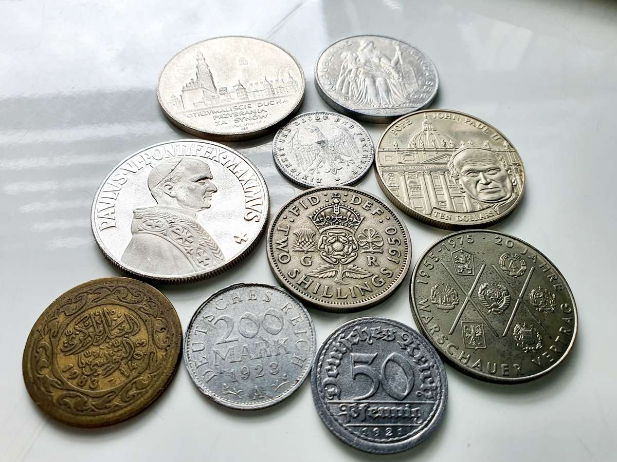 COIN AND MEDAL LOT - VERY BEAUTIFUL - SILVER??