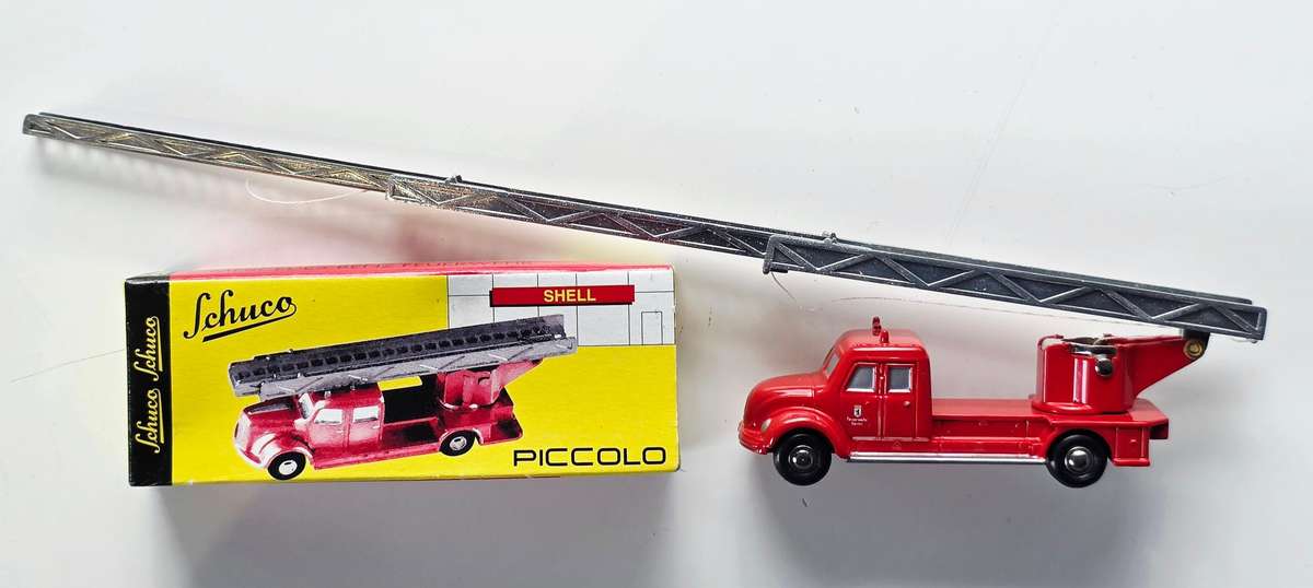 SCHUCO - PICCOLO - MAGIRUS DEUTZ TOW TRUCK - 150 YEARS OF THE BERLIN FIRE DEPARTMENT - WUNDERSCHÖN