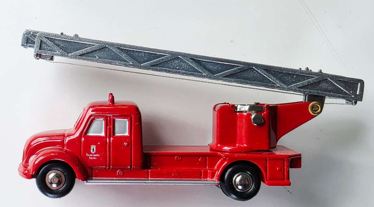 SCHUCO - PICCOLO - MAGIRUS DEUTZ TOW TRUCK - 150 YEARS OF THE BERLIN FIRE DEPARTMENT - WUNDERSCHÖN