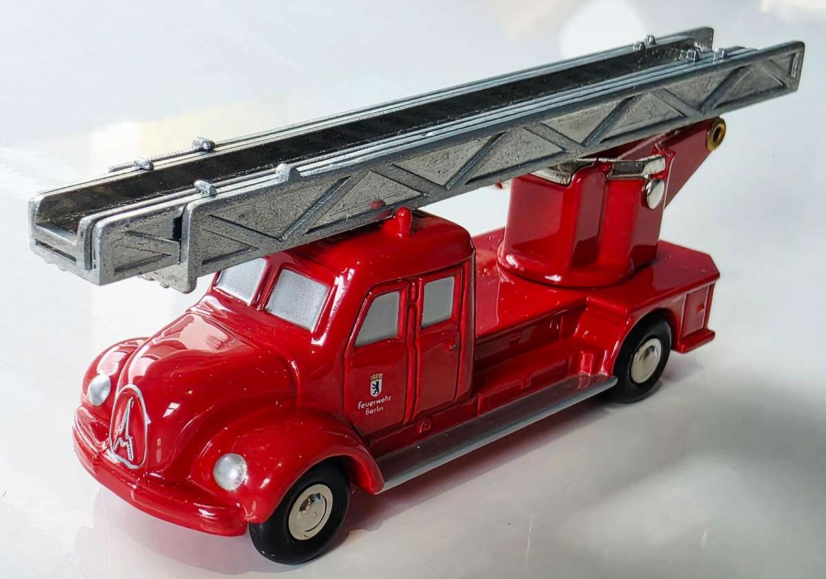 SCHUCO - PICCOLO - MAGIRUS DEUTZ TOW TRUCK - 150 YEARS OF THE BERLIN FIRE DEPARTMENT - WUNDERSCHÖN
