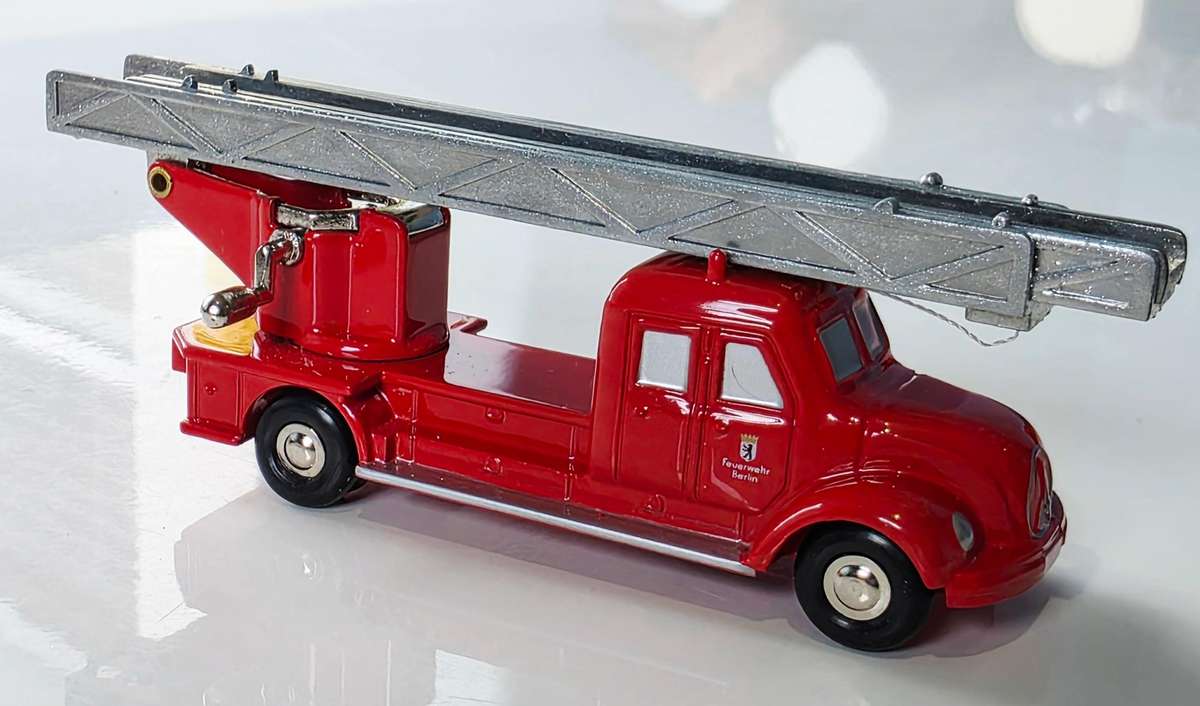 SCHUCO - PICCOLO - MAGIRUS DEUTZ TOW TRUCK - 150 YEARS OF THE BERLIN FIRE DEPARTMENT - WUNDERSCHÖN