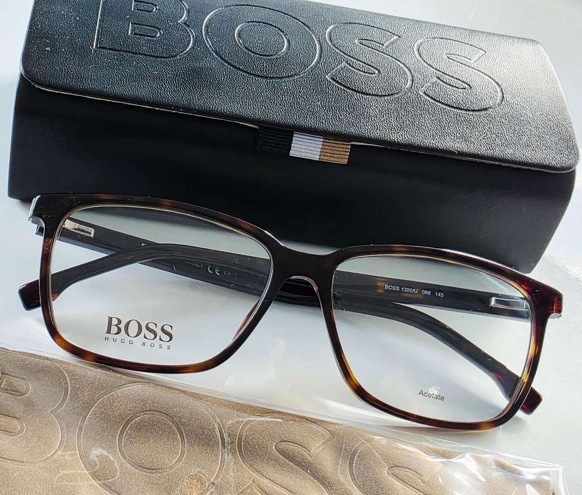 HUGO BOSS 1300/U 086 145 - MENS EYEWEAR - FULL RIM EXECUTIVE FRAMES WITH BOSS CASE