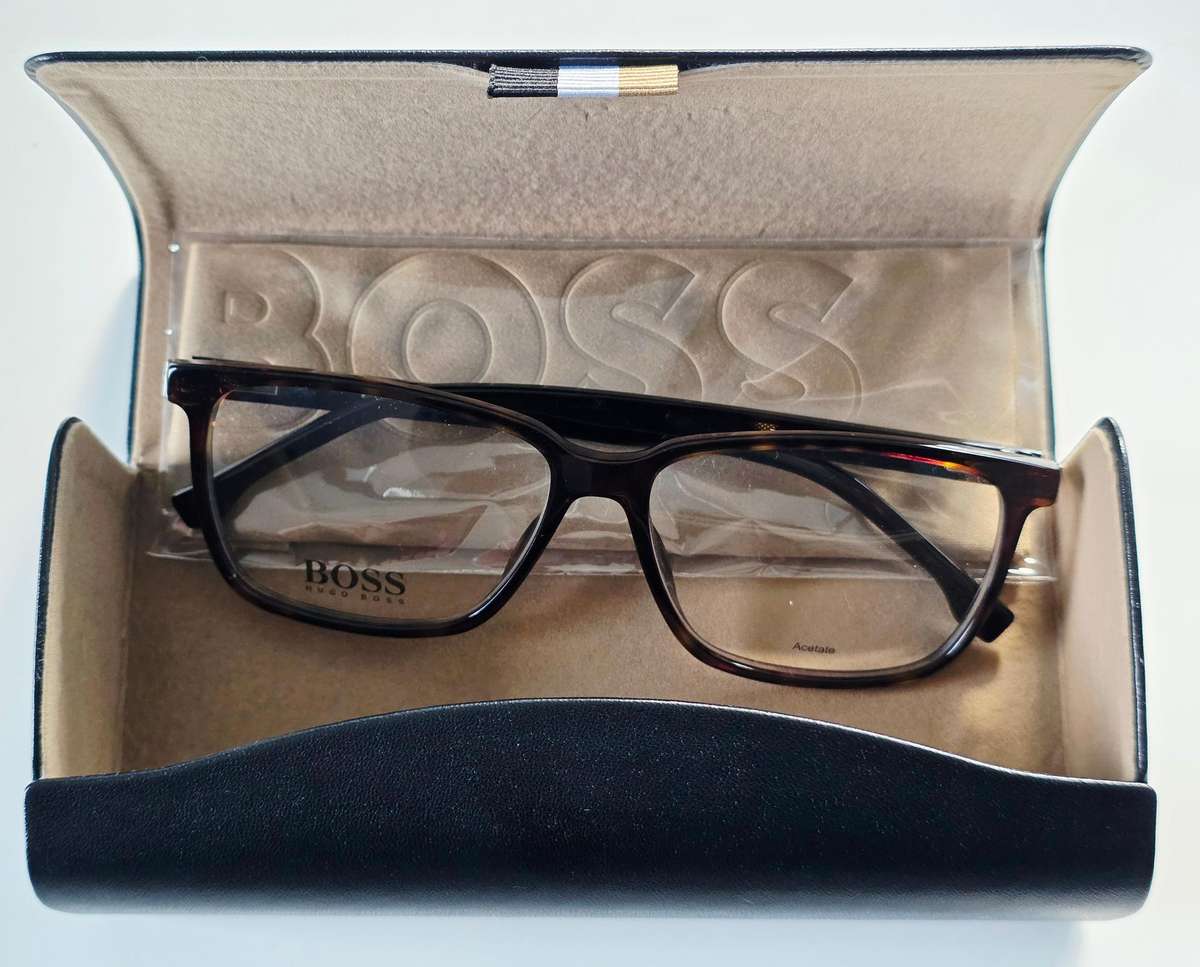 HUGO BOSS 1300/U 086 145 - MENS EYEWEAR - FULL RIM EXECUTIVE FRAMES WITH BOSS CASE