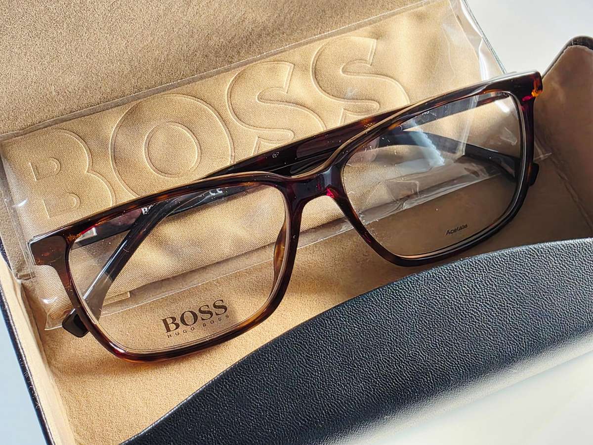 HUGO BOSS 1300/U 086 145 - MENS EYEWEAR - FULL RIM EXECUTIVE FRAMES WITH BOSS CASE