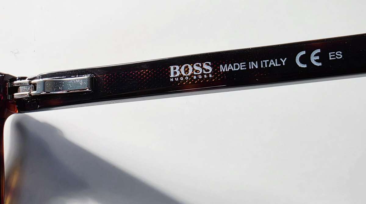 HUGO BOSS 1300/U 086 145 - MENS EYEWEAR - FULL RIM EXECUTIVE FRAMES WITH BOSS CASE