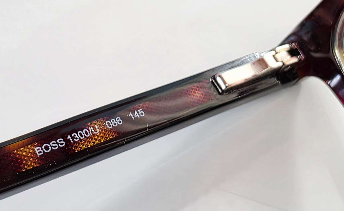 HUGO BOSS 1300/U 086 145 - MENS EYEWEAR - FULL RIM EXECUTIVE FRAMES WITH BOSS CASE