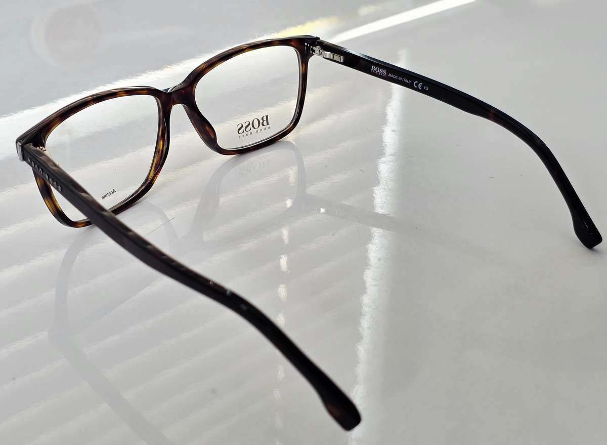 HUGO BOSS 1300/U 086 145 - MENS EYEWEAR - FULL RIM EXECUTIVE FRAMES WITH BOSS CASE