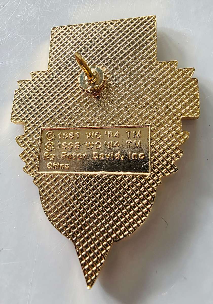 12 x VINTAGE COCA-COLA - LAPEL PINS - TOP LOT - HIGHLY COLLECTIBLE