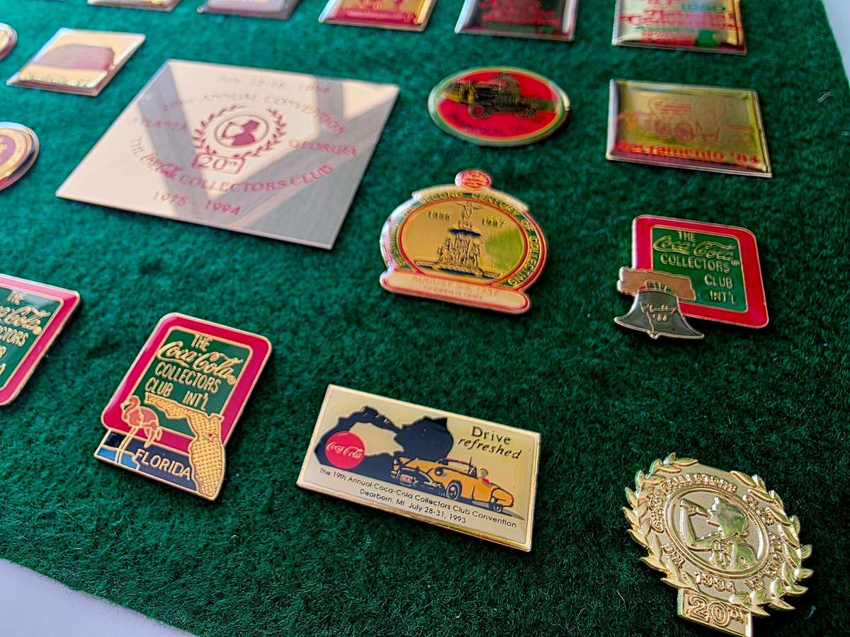 1994 COCA-COLA COLLECTORS CLUB - 20TH ANNUAL CONVENTION - 20 PIN PLAQUES