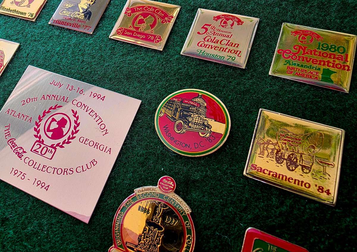 1994 COCA-COLA COLLECTORS CLUB - 20TH ANNUAL CONVENTION - 20 PIN PLAQUES