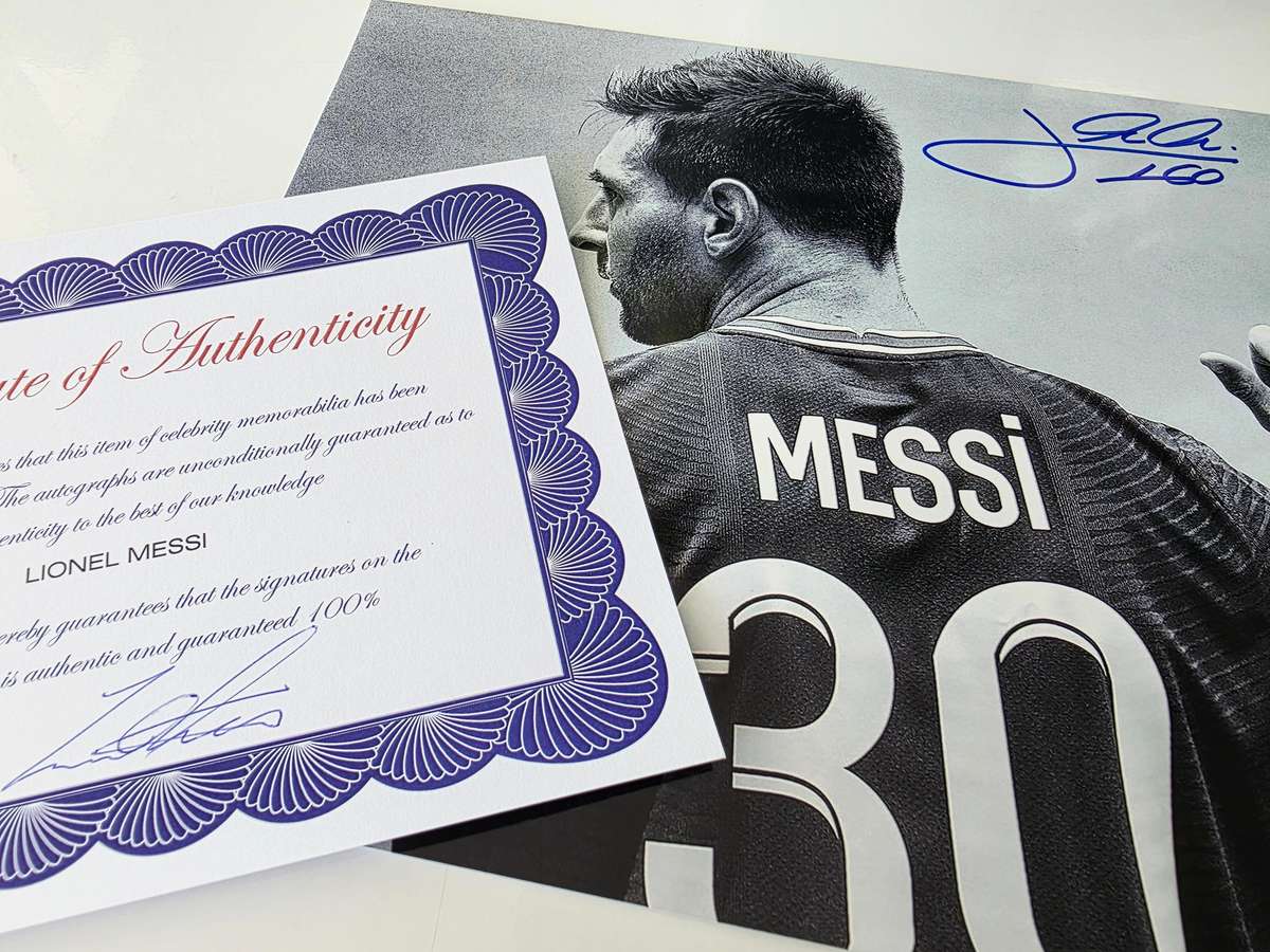 **LIONEL MESSI** AUTHENTIC AUTOGRAPH - 100% ORIGINAL
