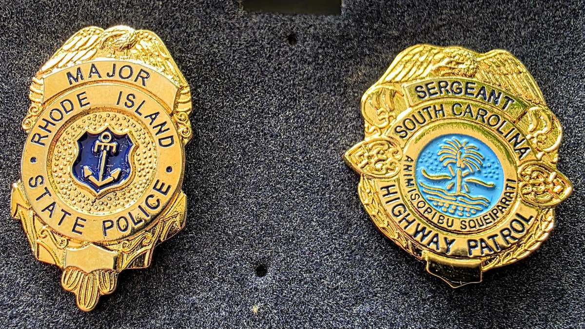 3 x 2 AUTHENTIC US POLICE BADGE COLLECTORS PINS WITH COA