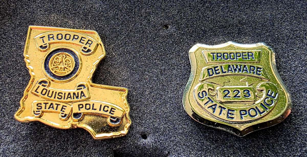3 x 2 AUTHENTIC US POLICE BADGE COLLECTORS PINS WITH COA