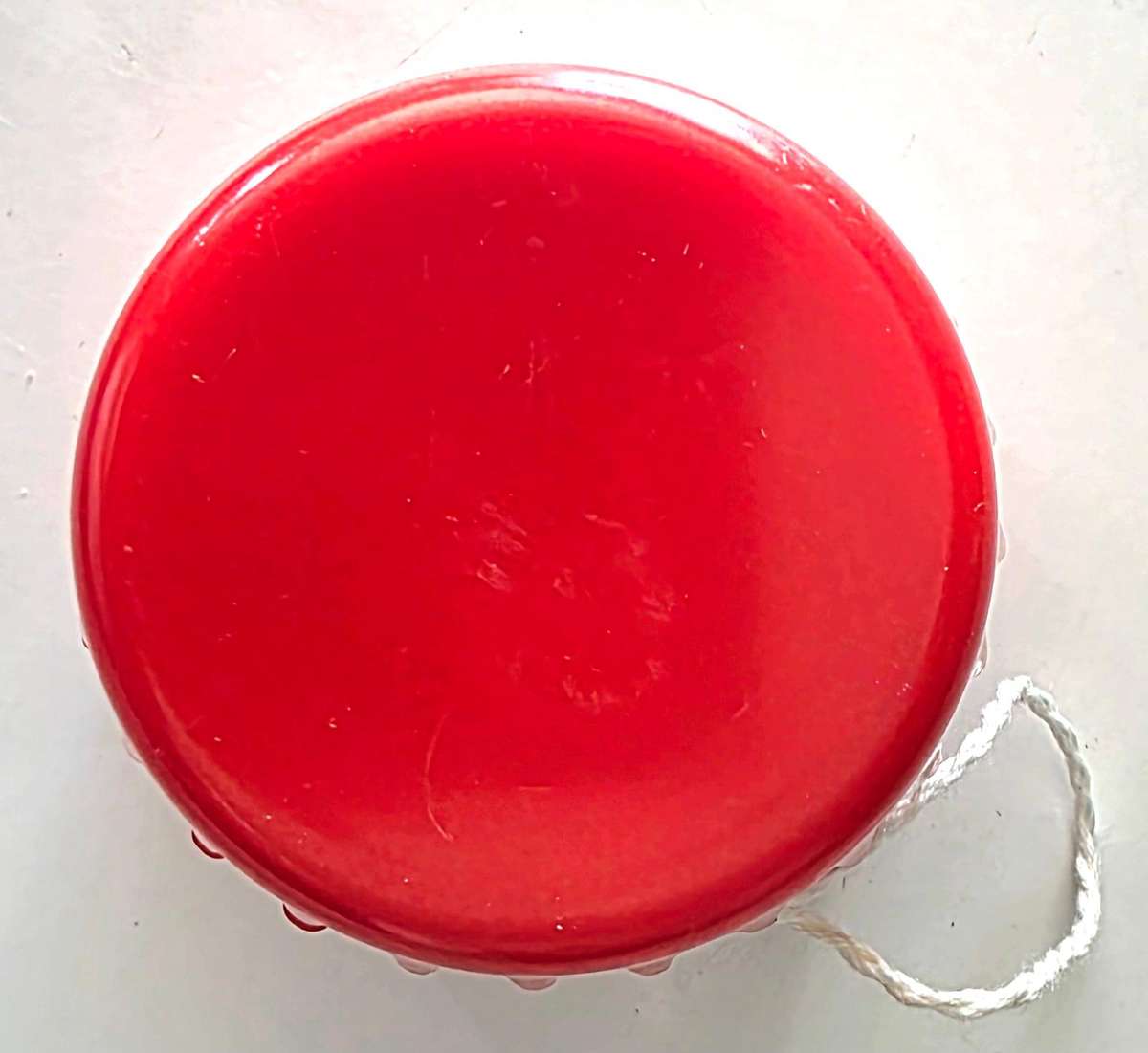 1998 ORIGINAL COCA-COLA BOTTLE CAP YOYO - GORGEOUS BRIGHT BLOOD RED