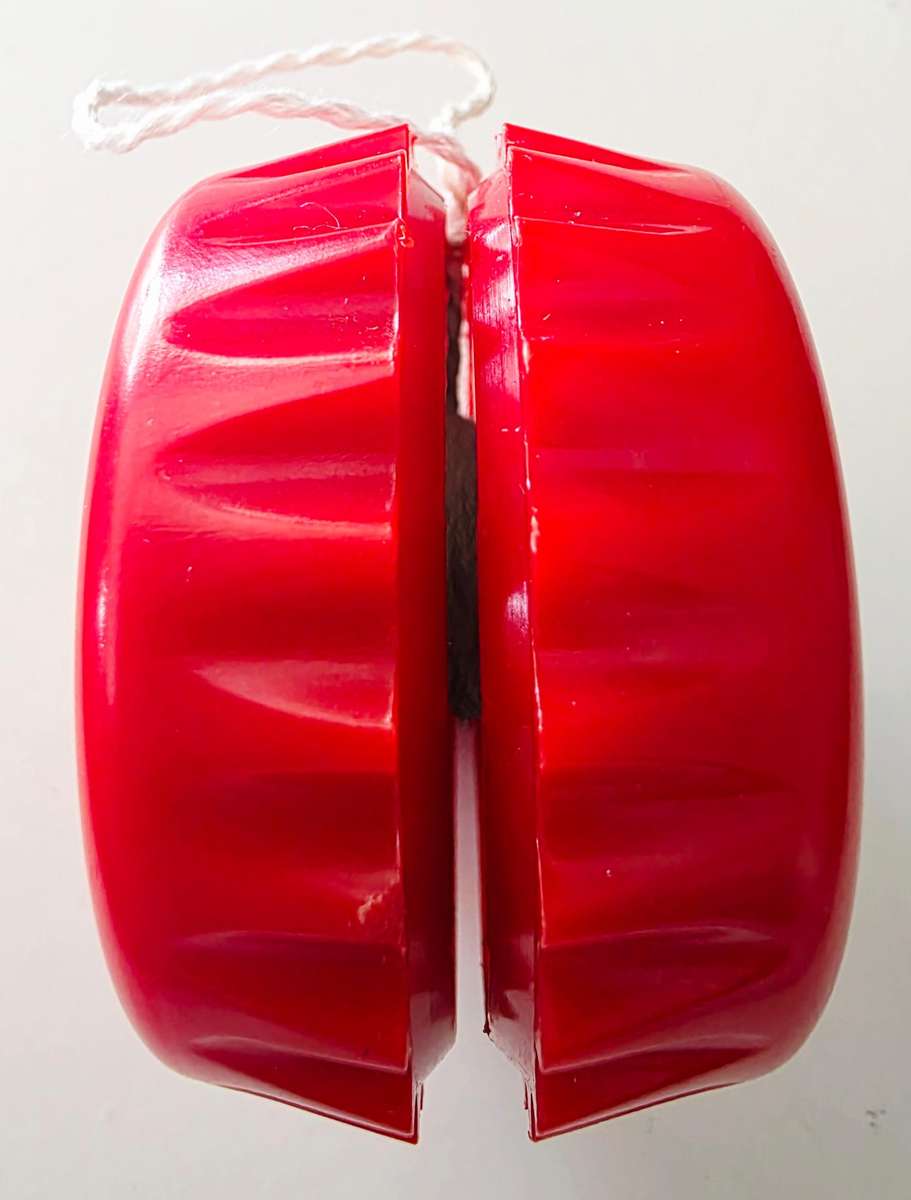 1998 ORIGINAL COCA-COLA BOTTLE CAP YOYO - GORGEOUS BRIGHT BLOOD RED