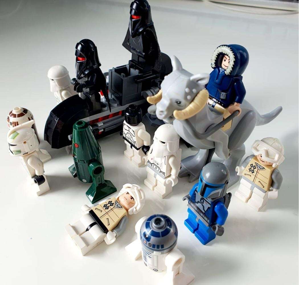 LOT OF ORIGINAL STAR WARS LEGO MINIATURE FIGURINES + TOOLS