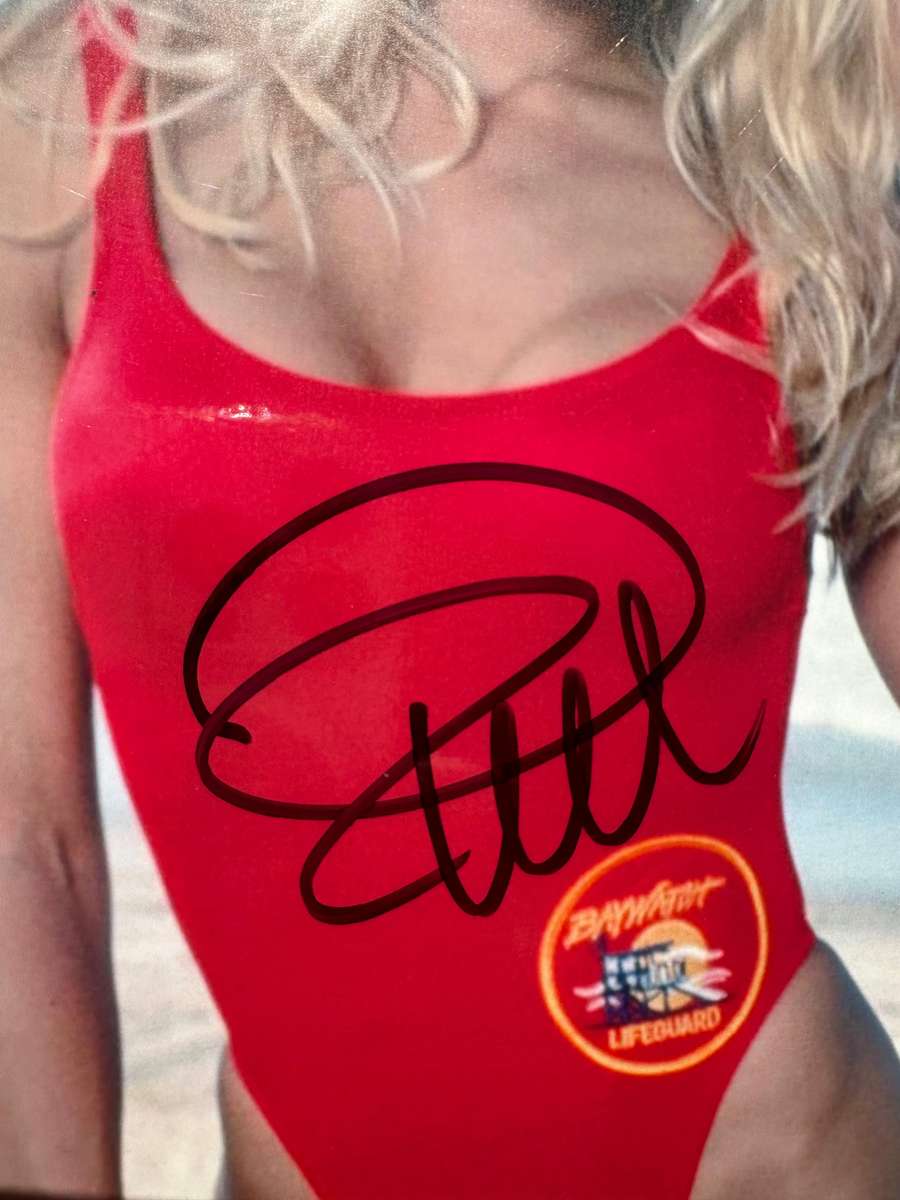 PAMELA ANDERSON - AUTHENTIC AUTOGRAPH + COA