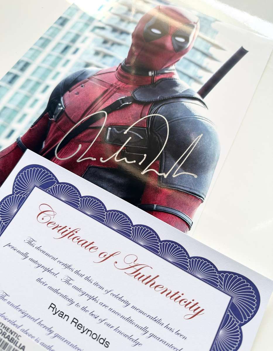 RYAN REYNOLDS/DEADPOOL -  AUTHENTIC AUTOGRAPH - 100% ORIGINAL - WITH COA