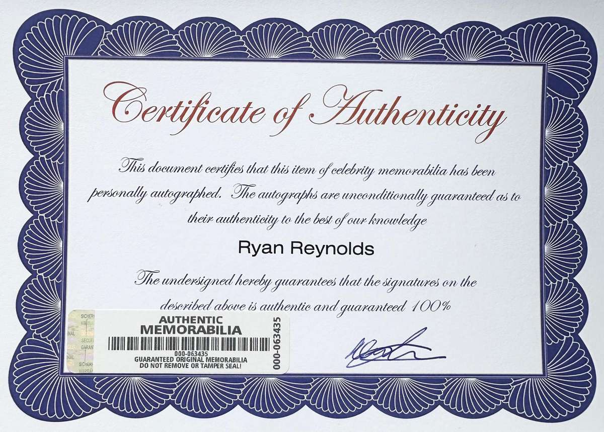 RYAN REYNOLDS/DEADPOOL -  AUTHENTIC AUTOGRAPH - 100% ORIGINAL - WITH COA