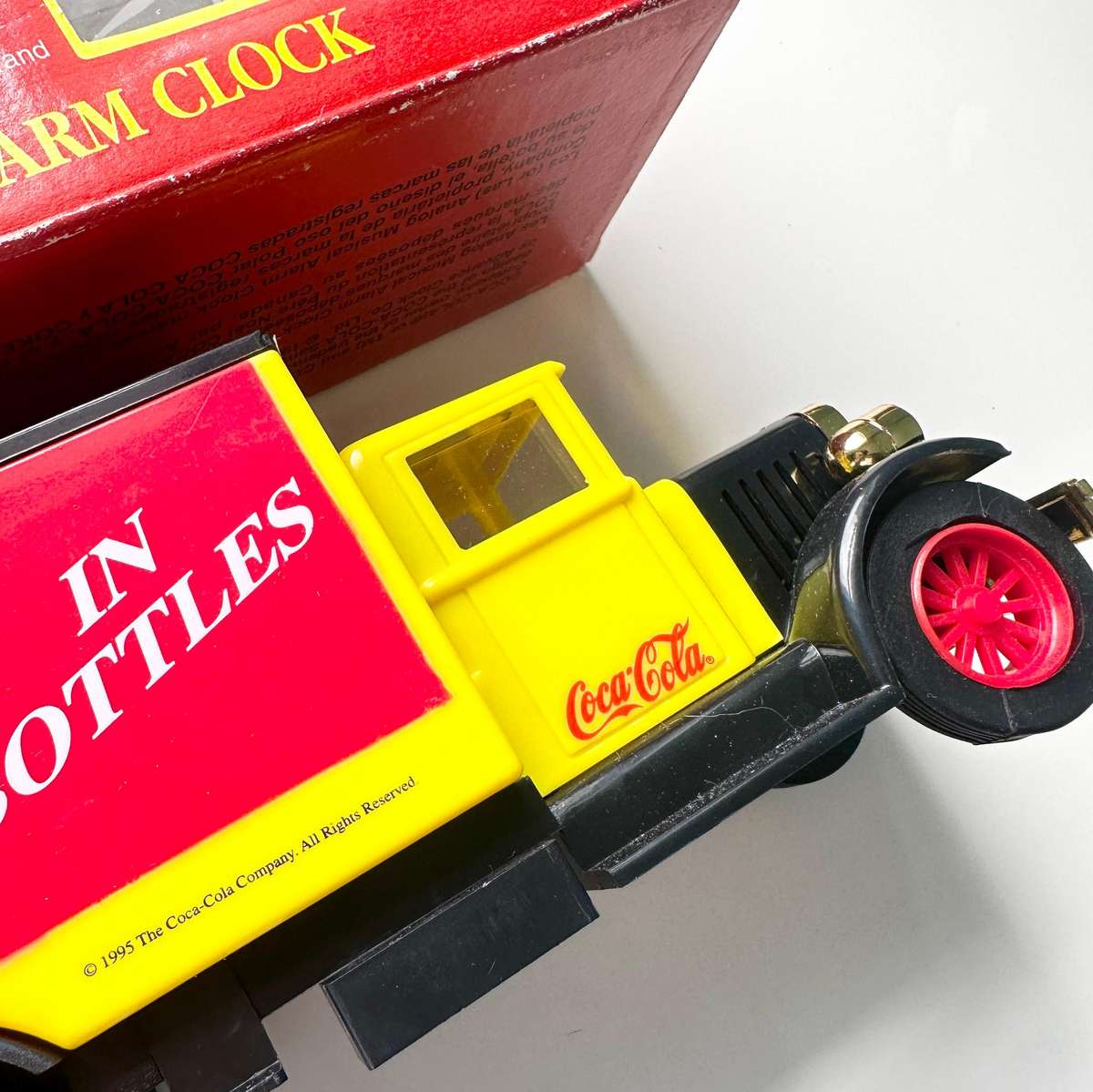 VINTAGE 1995 COCA COLA ANALOG MUSICAL ALARM CLOCK DELIVERY TRUCK 28CM - IN ORIGINAL PACKAGING