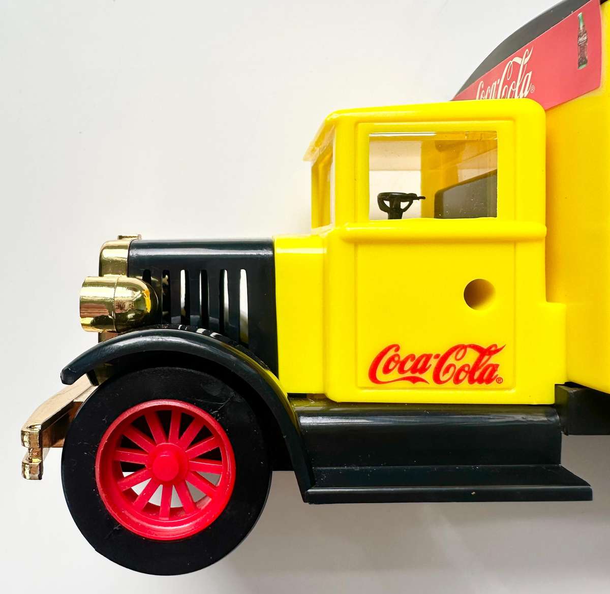 VINTAGE 1995 COCA COLA ANALOG MUSICAL ALARM CLOCK DELIVERY TRUCK 28CM - IN ORIGINAL PACKAGING