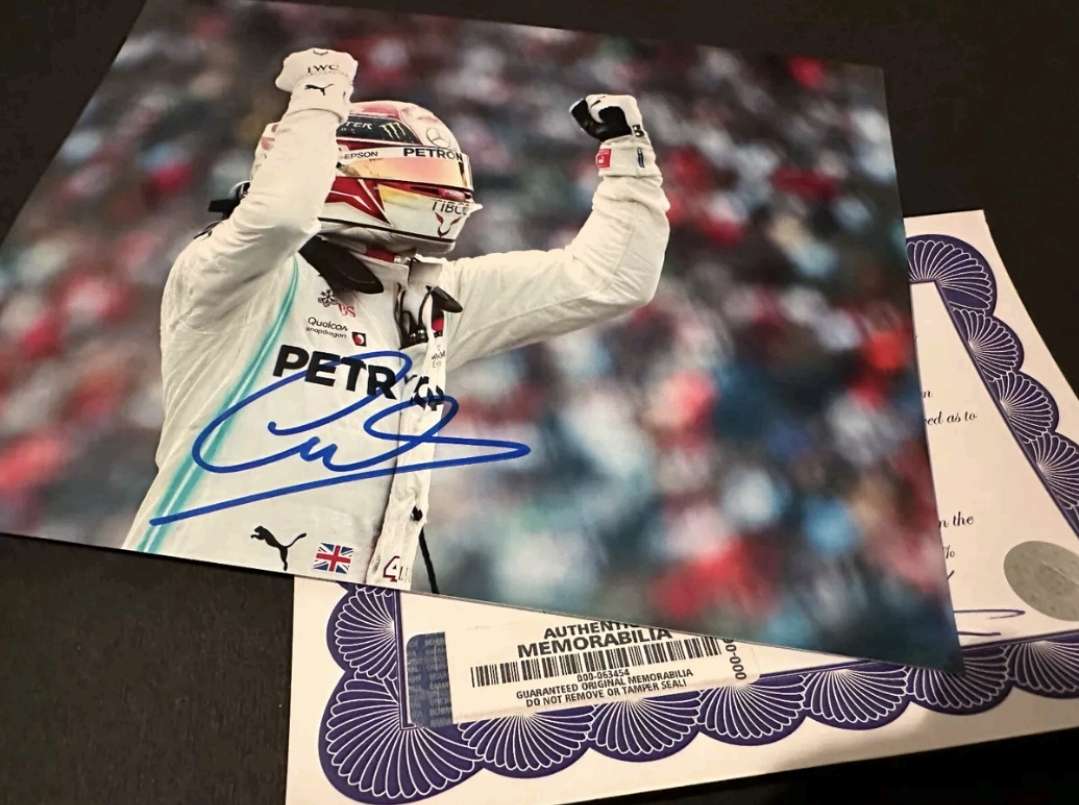 LEWIS HAMILTON - ORIGINAL AUTOGRAPH - 100% AUTHENTIC + COA