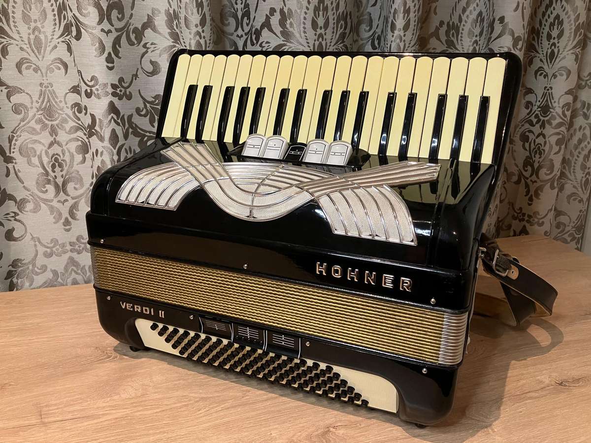 Hohner Verdi II Accordion