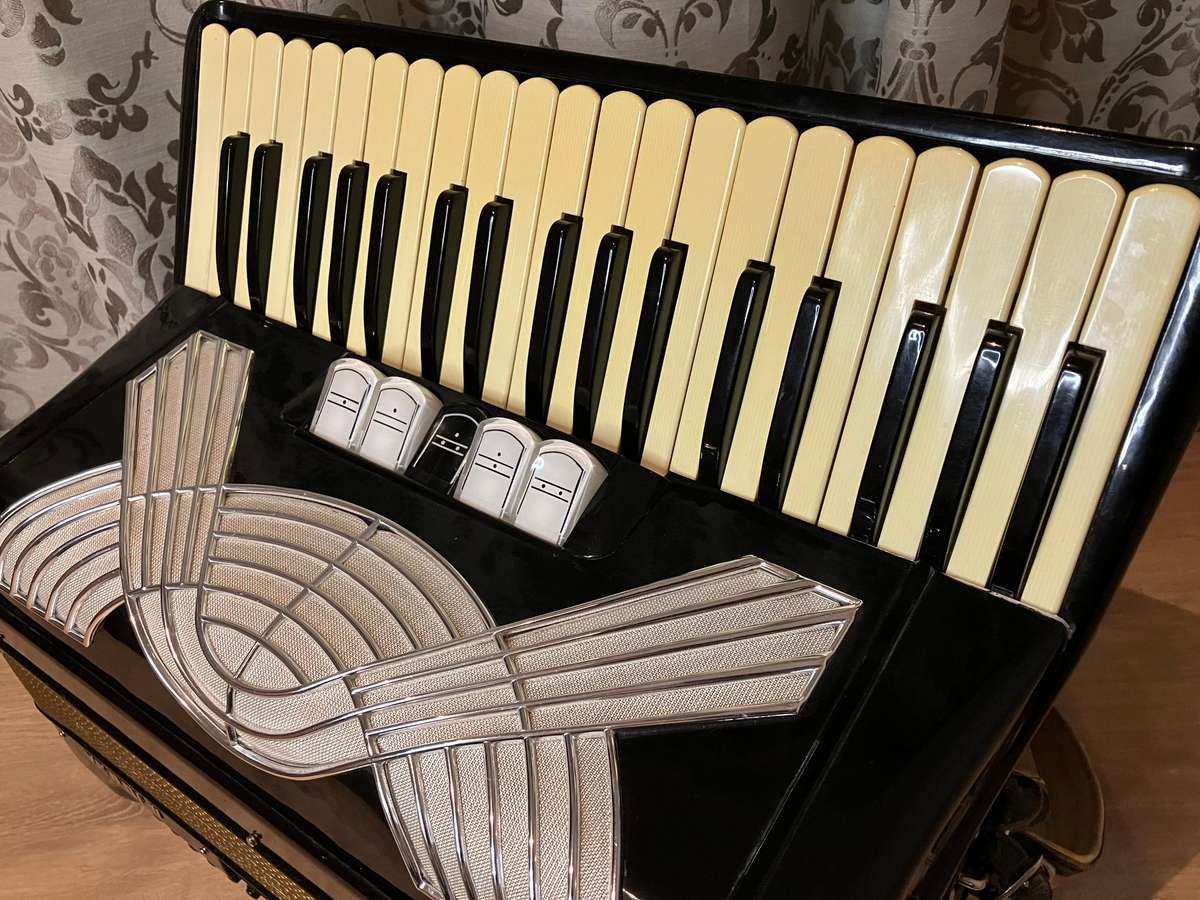Hohner Verdi II Accordion