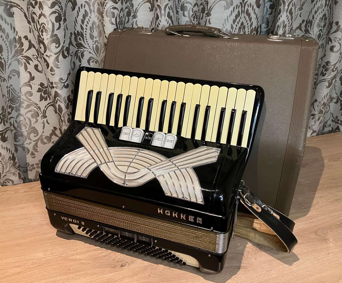 Hohner Verdi II Accordion