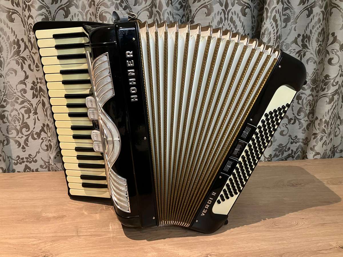 Hohner Verdi II Accordion