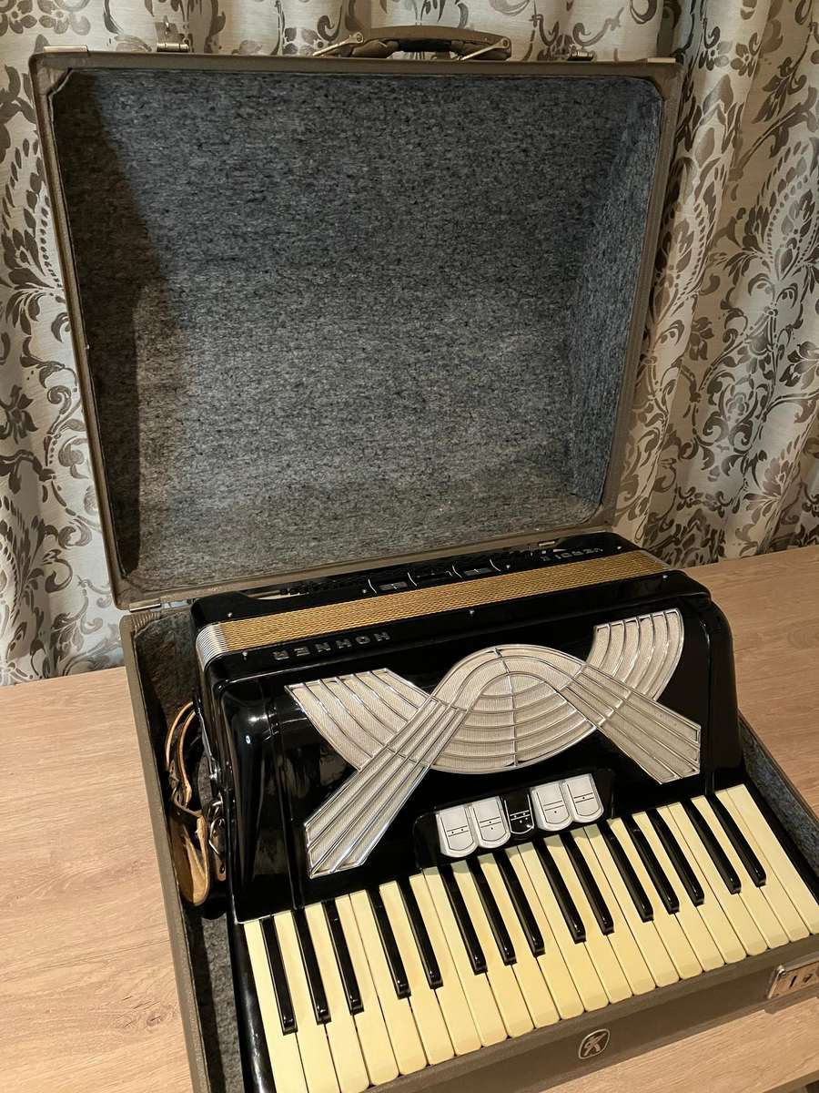 Hohner Verdi II Accordion