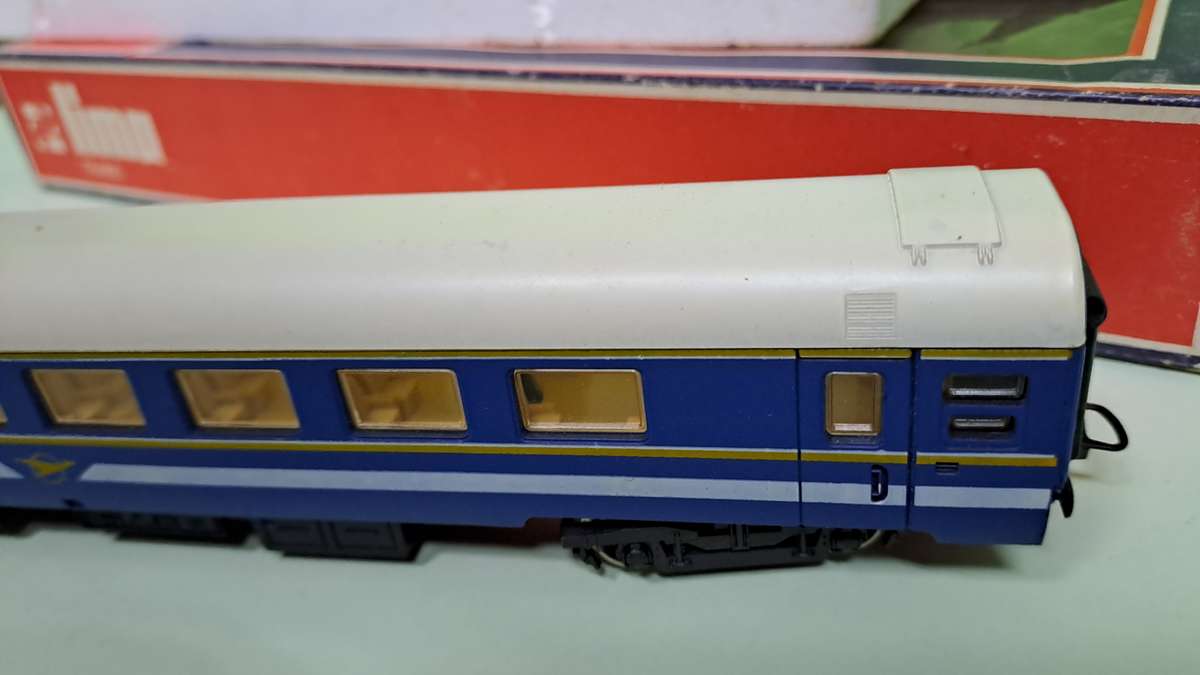 LIMA SAR Blue Train Couch HO Scale BOXED