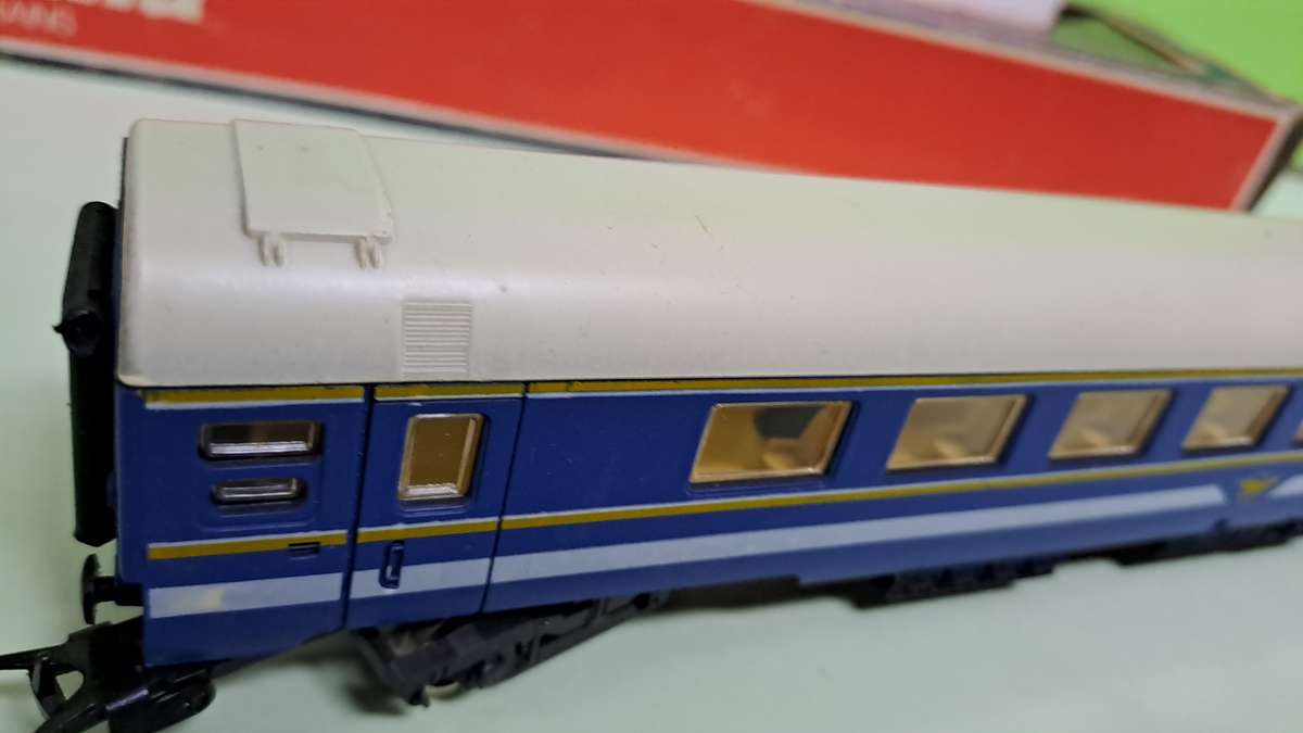 LIMA SAR Blue Train Couch HO Scale BOXED