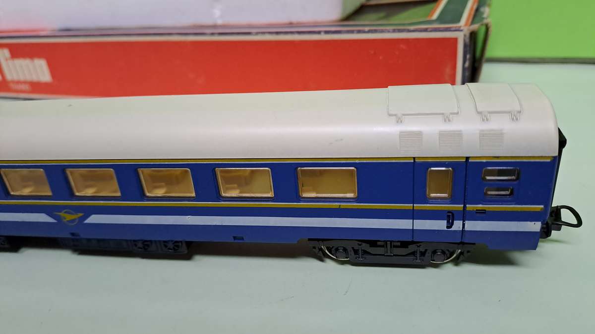 LIMA SAR Blue Train Couch HO Scale BOXED
