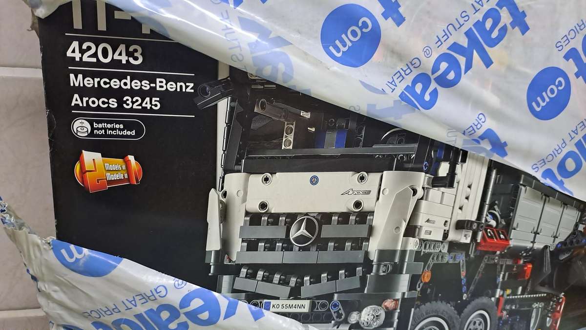 LEGO Technic - 42043 Mercedes Benz Arocs - Brand New - Sealed