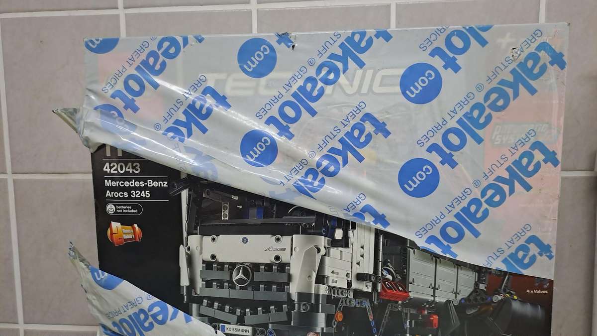 LEGO Technic - 42043 Mercedes Benz Arocs - Brand New - Sealed