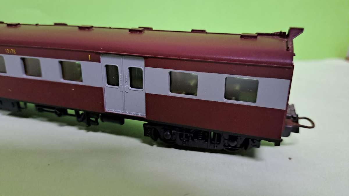 LIMA Train SAR Suburban Coach 1st class BOXED (Like NEW)
