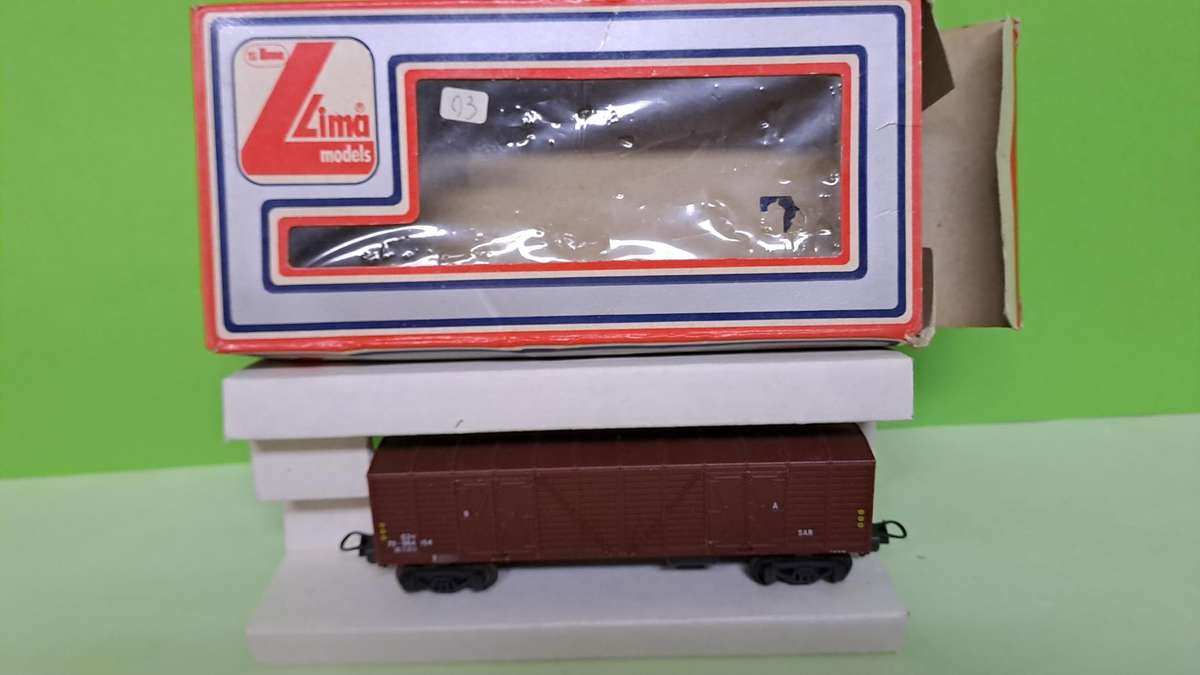LIMA SAR HO Scale Brown Cattle wagon BOXED
