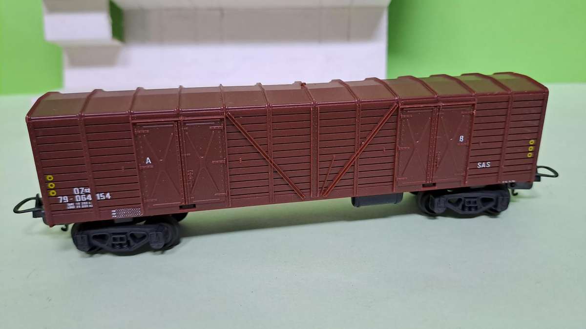 LIMA SAR HO Scale Brown Cattle wagon BOXED