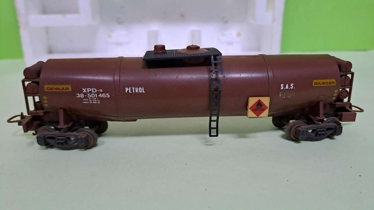 LIMA SAR HO Scale - Petrol Tanker BOXED