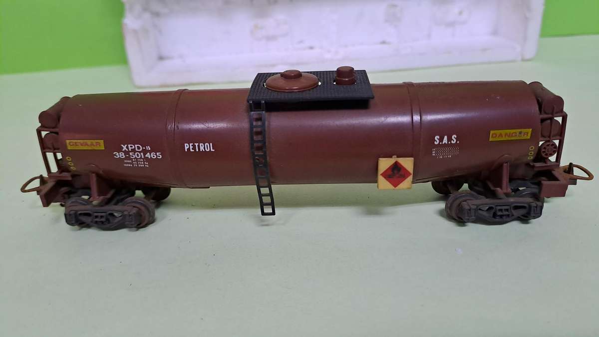 LIMA SAR HO Scale - Petrol Tanker BOXED