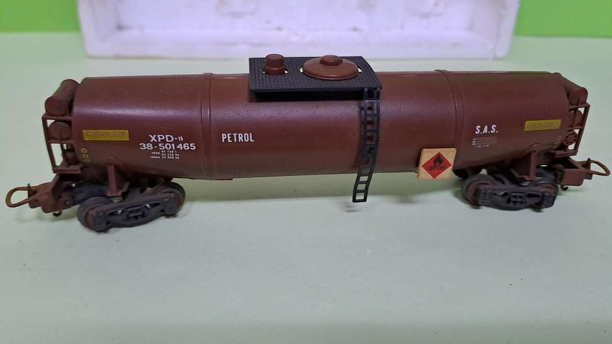 LIMA SAR HO Scale - Petrol Tanker BOXED