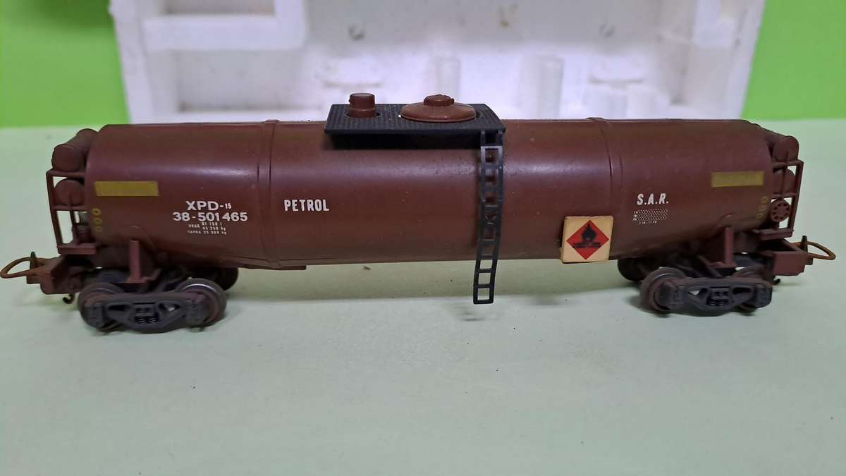 LIMA SAR HO Scale - Petrol Tanker BOXED