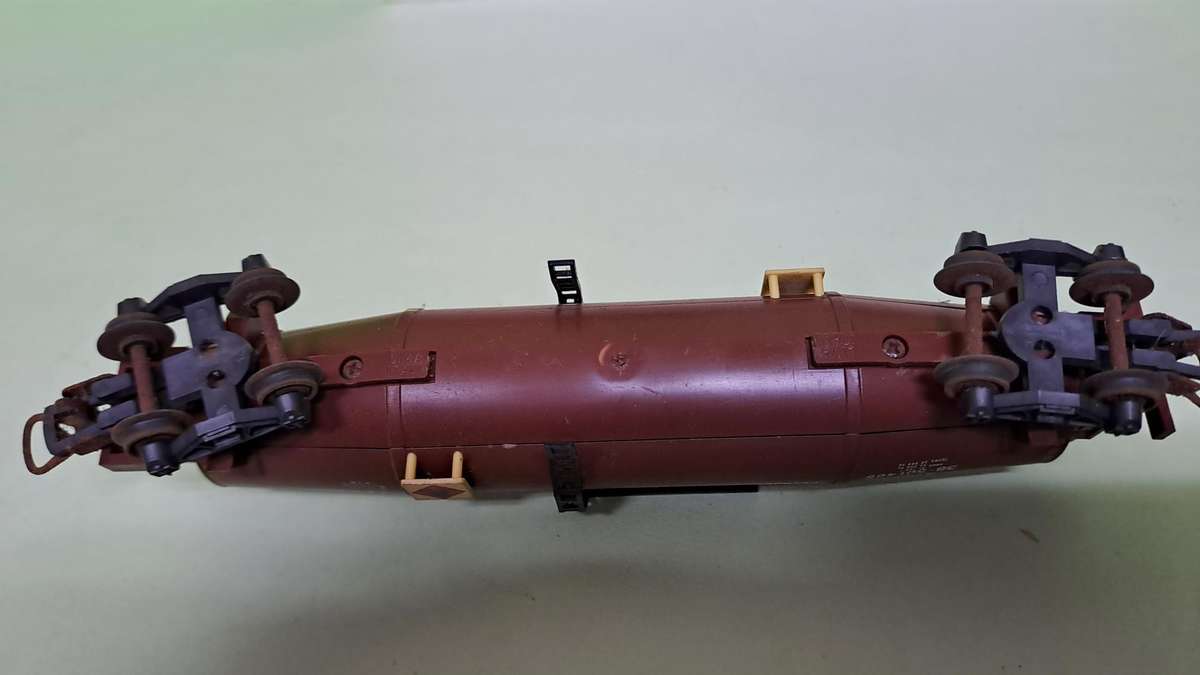 LIMA SAR HO Scale - Petrol Tanker BOXED