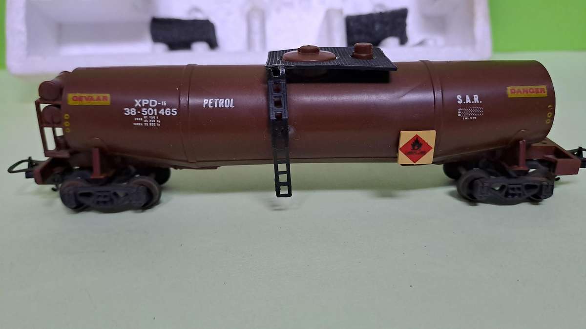 LIMA SAR HO Scale - Petrol Tanker BOXED